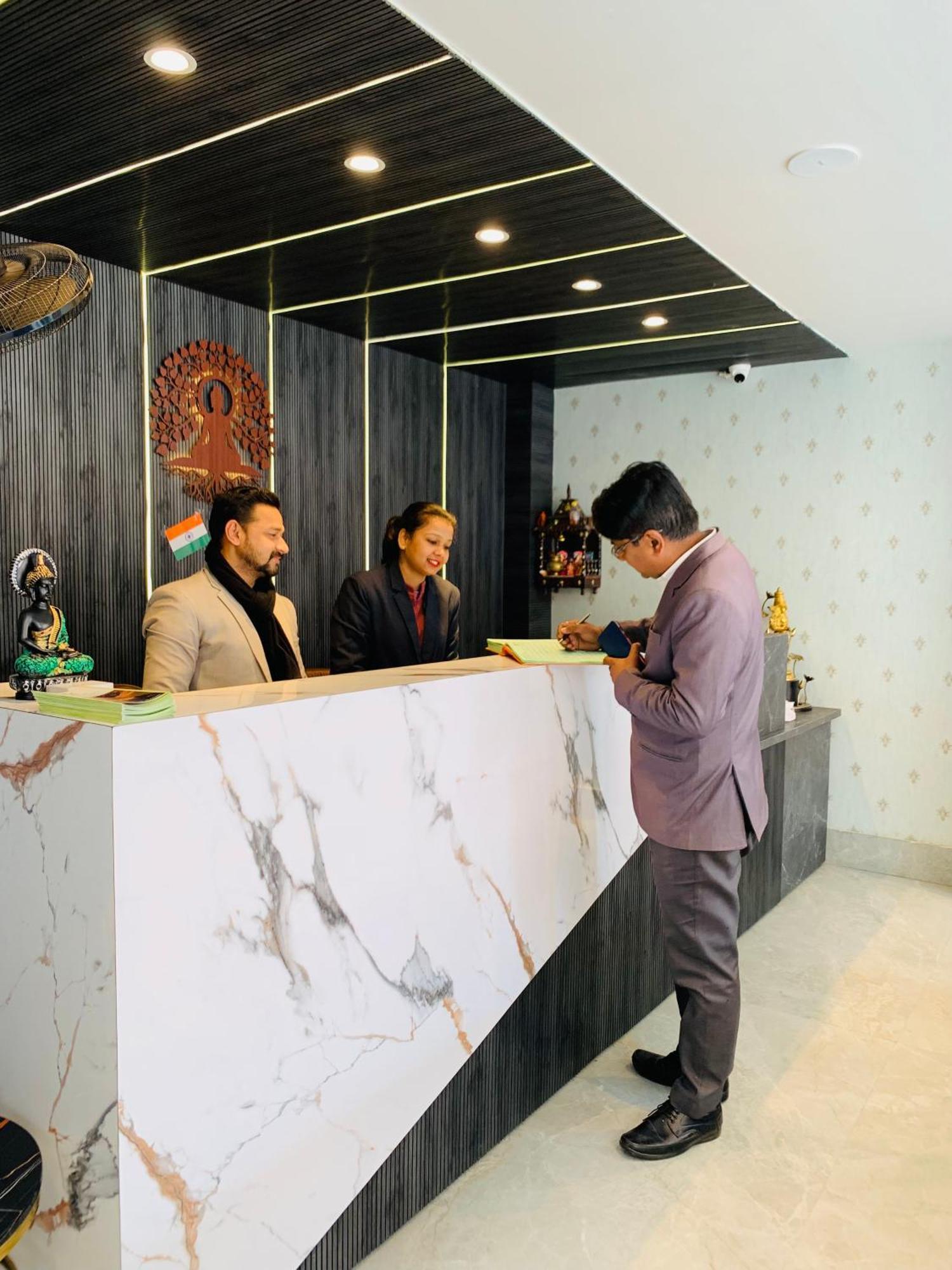 Hotel Nirvana Bliss, Behind Parmarth Niketan Rishīkesh المظهر الخارجي الصورة