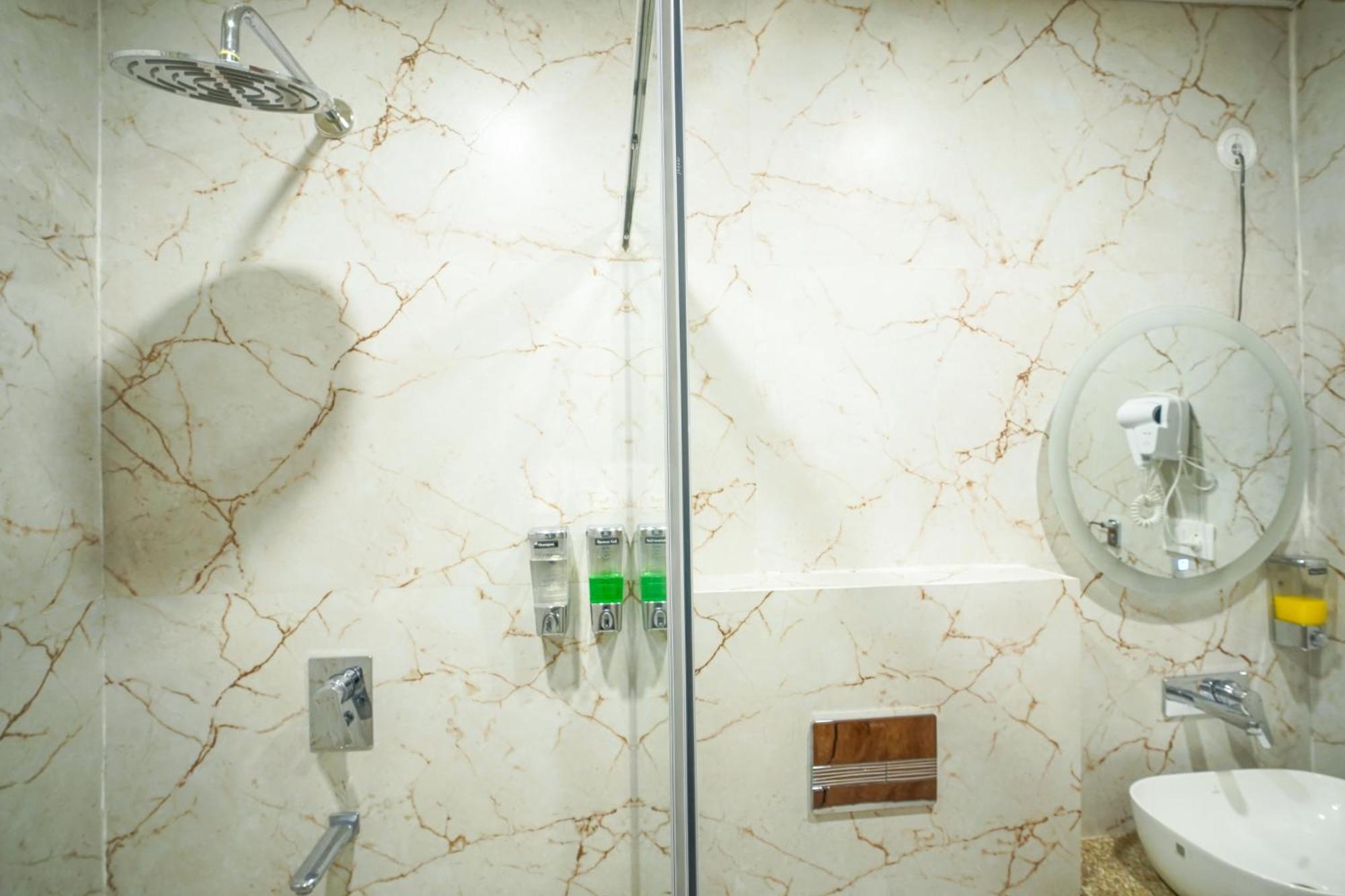 Hotel Nirvana Bliss, Behind Parmarth Niketan Rishīkesh المظهر الخارجي الصورة