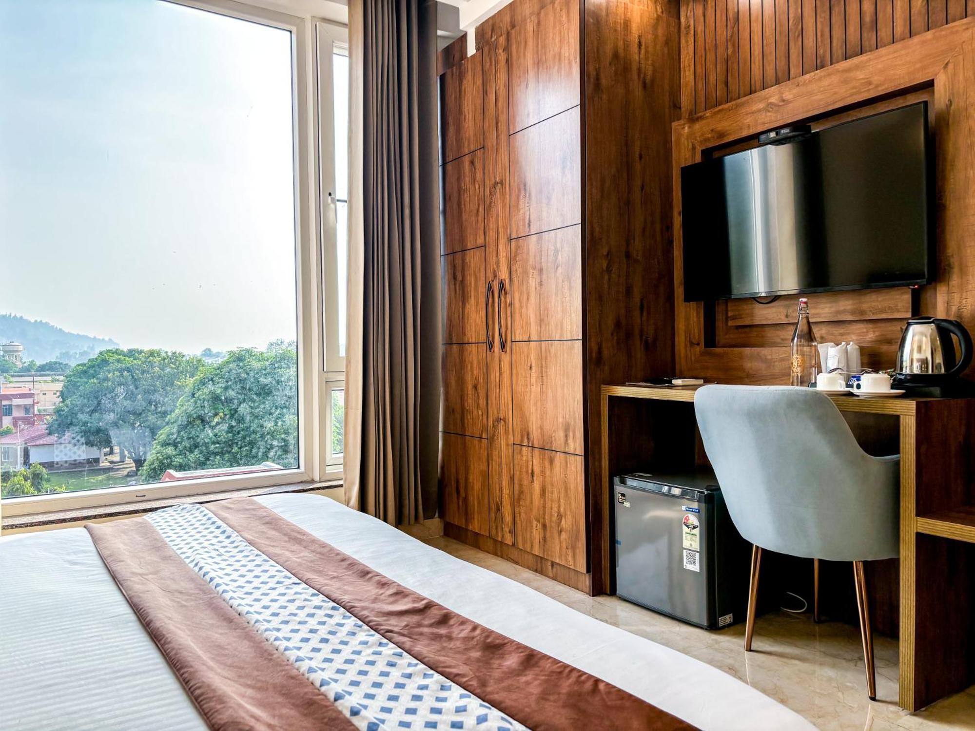 Hotel Nirvana Bliss, Behind Parmarth Niketan Rishīkesh المظهر الخارجي الصورة