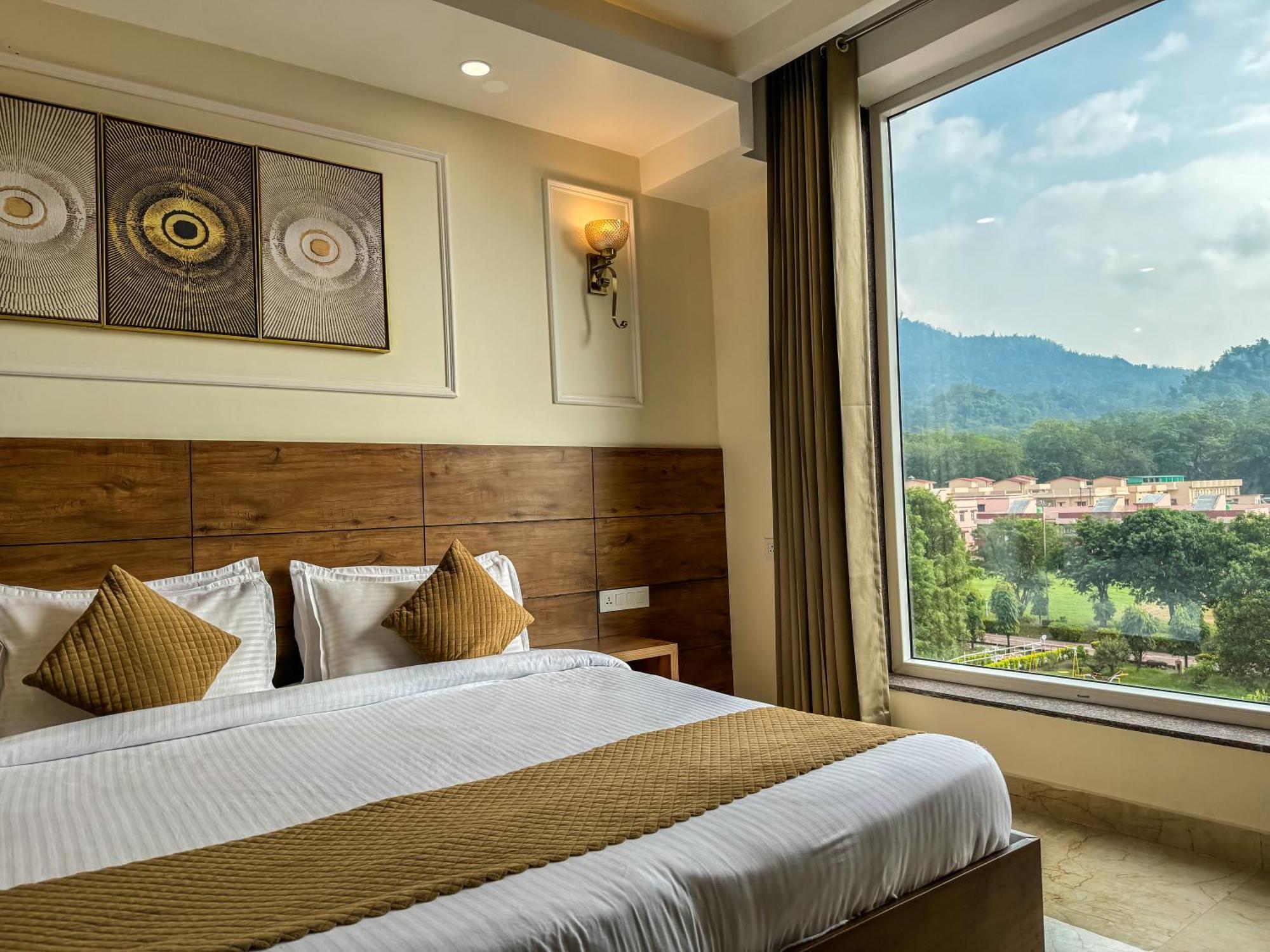 Hotel Nirvana Bliss, Behind Parmarth Niketan Rishīkesh المظهر الخارجي الصورة