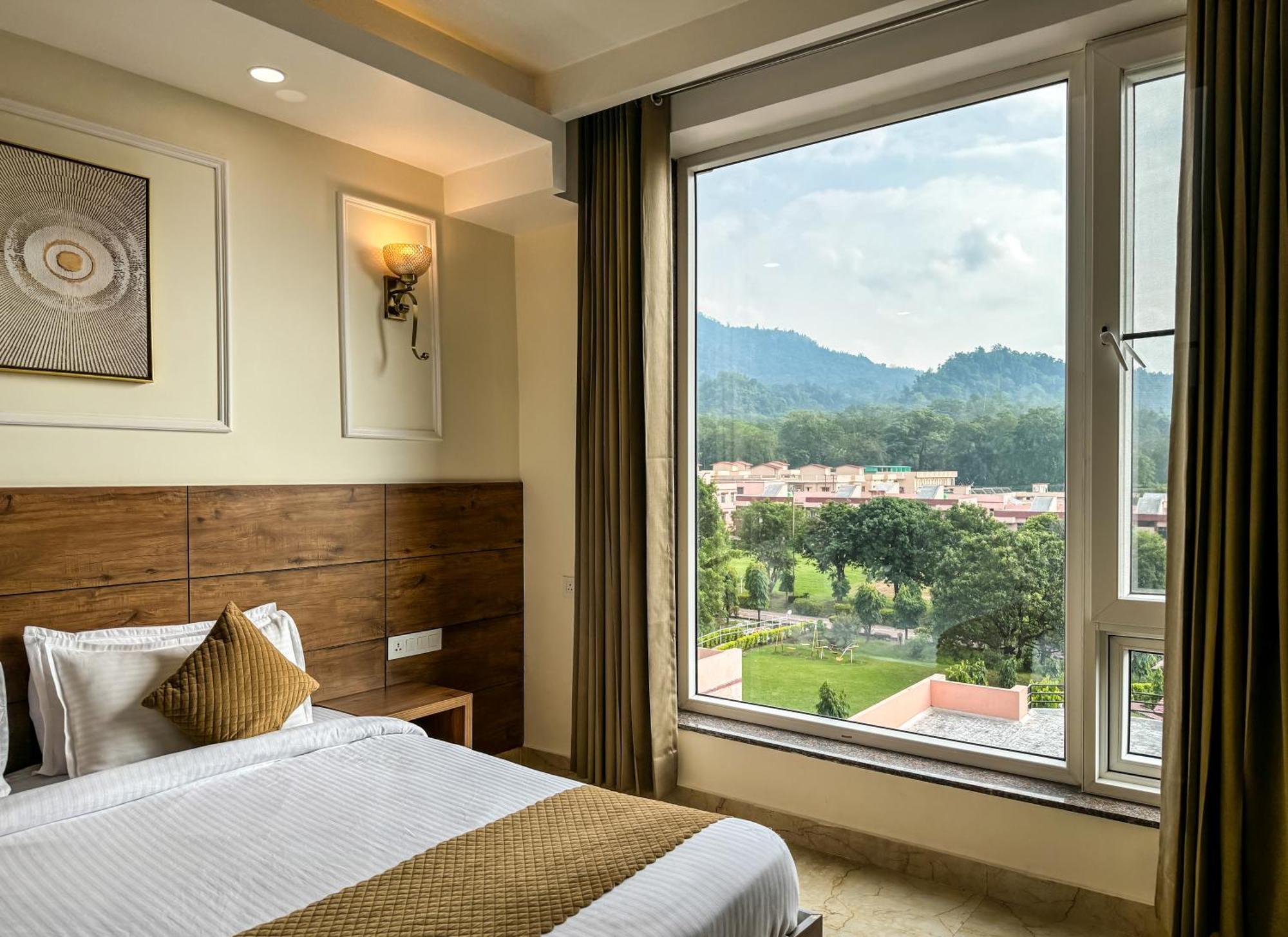 Hotel Nirvana Bliss, Behind Parmarth Niketan Rishīkesh المظهر الخارجي الصورة