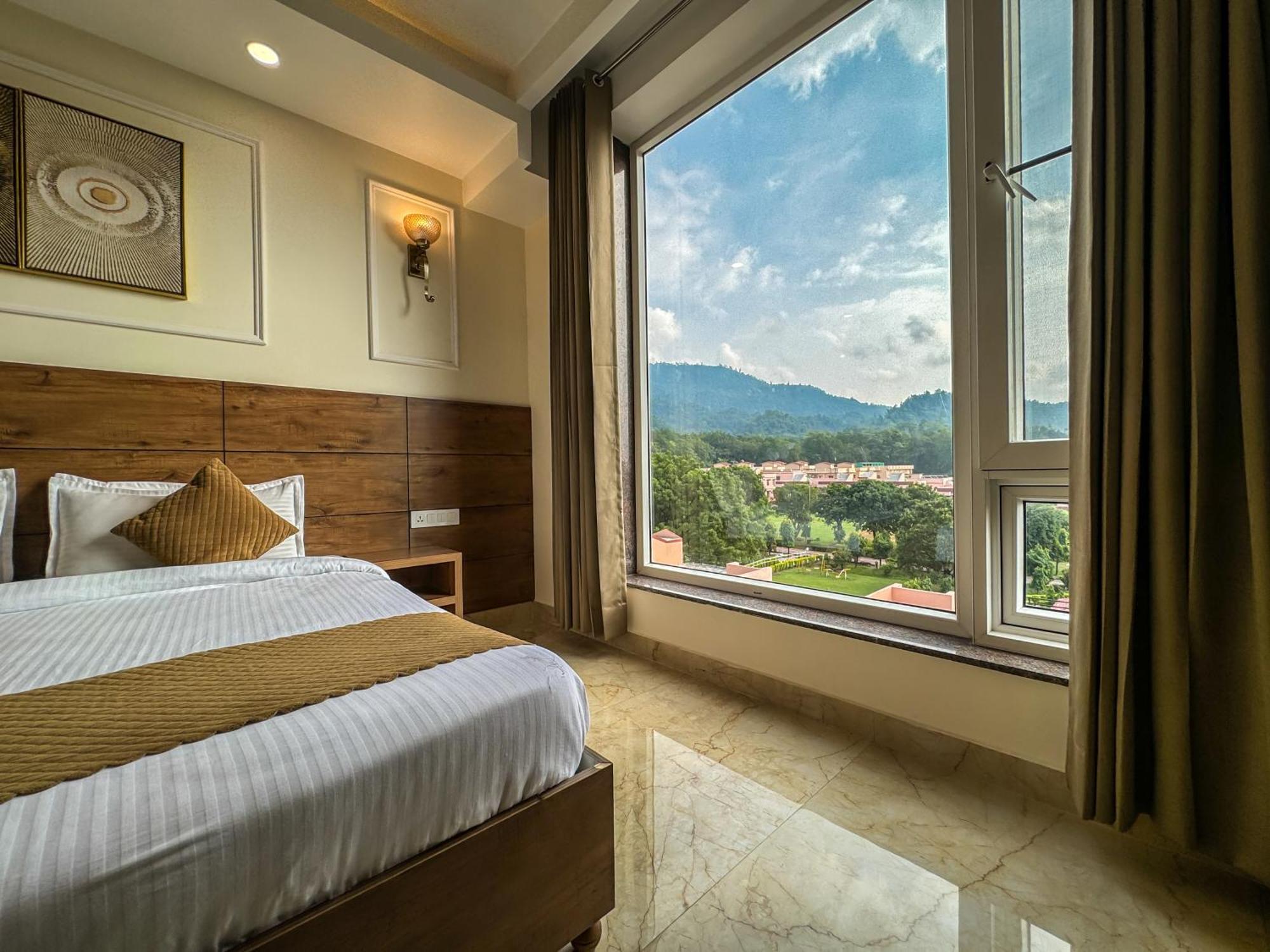 Hotel Nirvana Bliss, Behind Parmarth Niketan Rishīkesh المظهر الخارجي الصورة